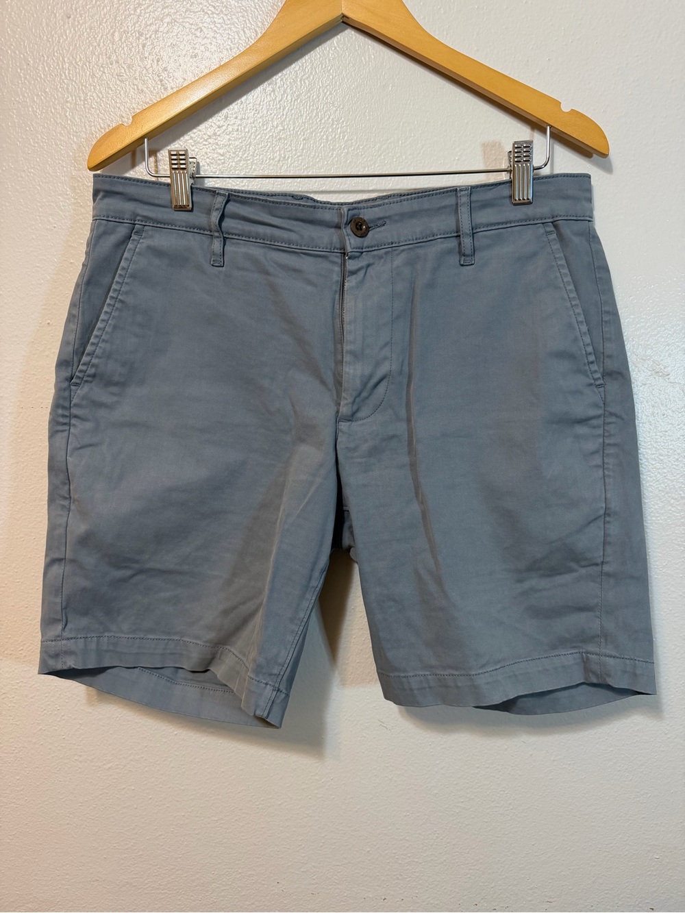 AG Adriano Goldschmied Men’s Blue Chino Flat Front Shorts US32 x 8” inseam